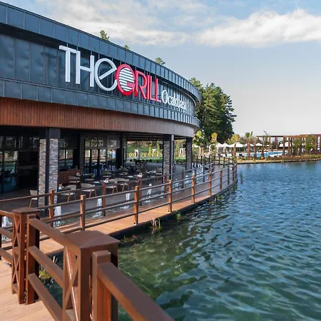 Elite World Grand Hotel 5*