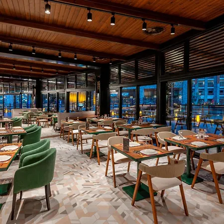 إيليت وورلد جراند فندق