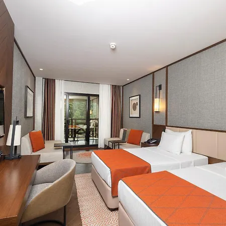 Elite World Grand Hotel 5*