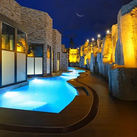 إيليت وورلد جراند